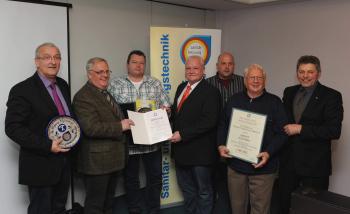 Foto: Fix
v.l.n.r.:
Obermeister Reiner Hilger, Ehrenobermeister Hermann-Josef Diekmann, Andy Wershofen (Wershofen GmbH), Kreishandwerksmeister Frank Wershofen, Manfred Schlesiger, Ehrenmitglied Ernst Schmitz und Landesinnungsmeister Helmut Gosert.